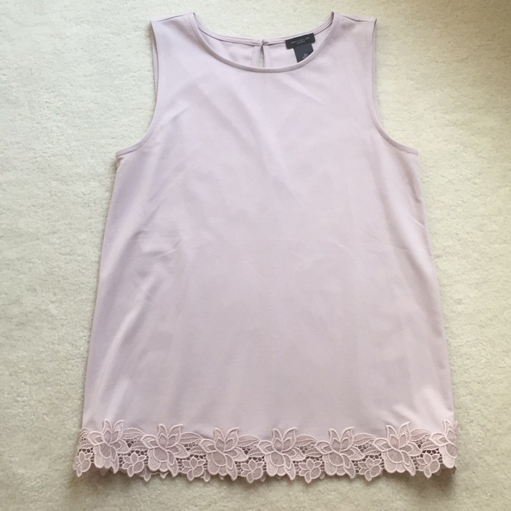 NWOT | Pink 👚 blouse w/ floral lace